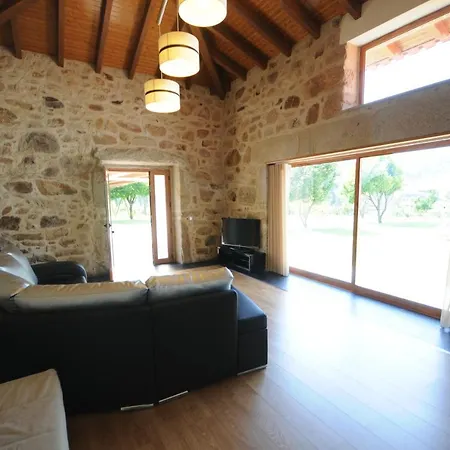Sleeps 7 With Pool Air Con And Wifi Villa