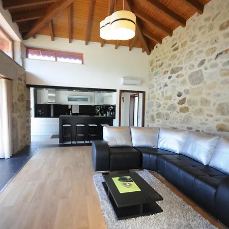 Sleeps 7 With Pool Air Con And Wifi * Balugaes