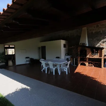 Sleeps 7 With Pool Air Con And Wifi * Balugães