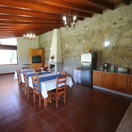 Sleeps 7 With Pool Air Con And Wifi * Balugães