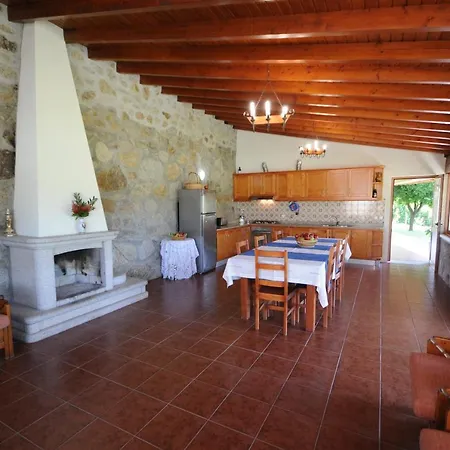 Sleeps 7 With Pool Air Con And Wifi * Balugães