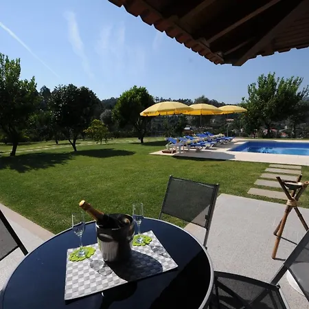 Sleeps 7 With Pool Air Con And Wifi * Balugães